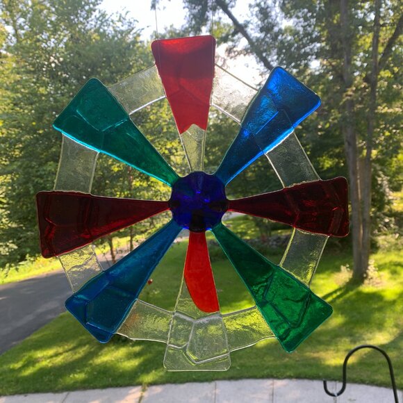 #9573 CIRCULAR FUSED SUN CATCHER  RED, GREEN & BLUE SPOKES COLLECTABLE SUN CATCH - Picture 4 of 6